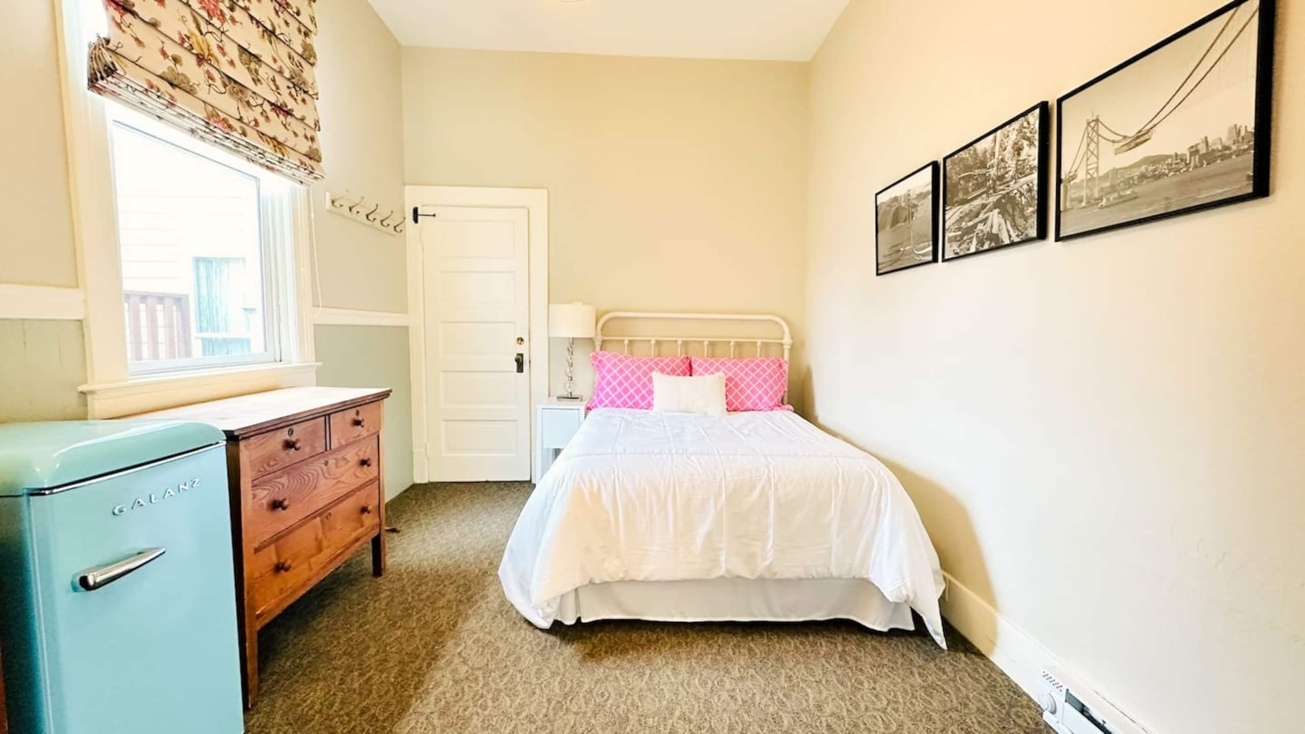 Home in San Francisco · ★4.85 · 10 bedrooms · 13 beds · 4 baths - Image 16