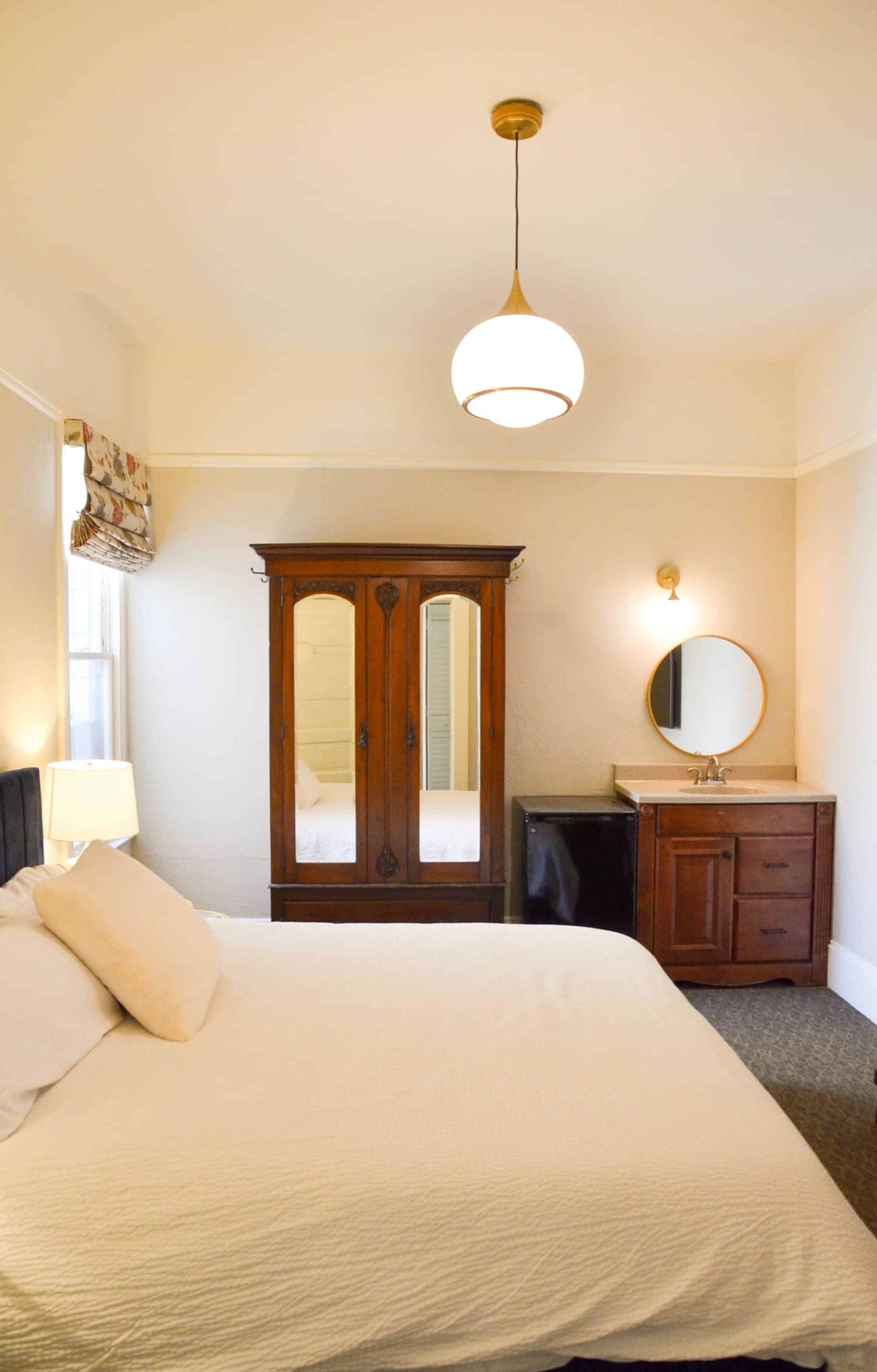 Home in San Francisco · ★4.85 · 10 bedrooms · 13 beds · 4 baths - Image 44