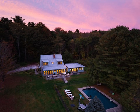 Luxury Berkshire Retreat, Pool+Hot Tub, Sleeps 18