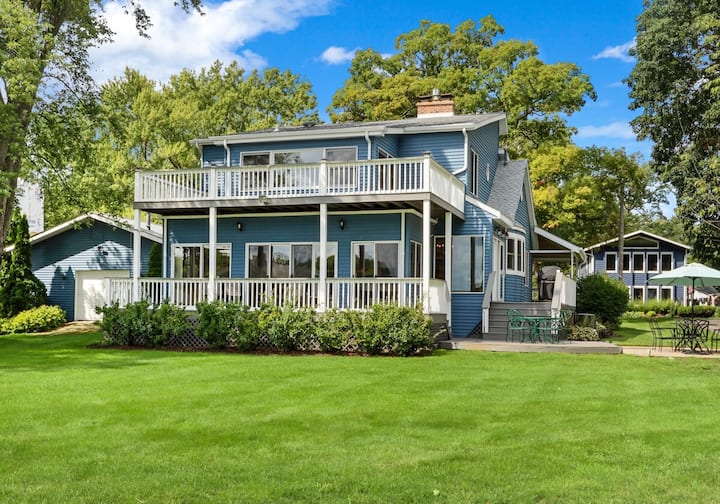 Spacious Waterfront Home 2 Private Docks! Houses for Rent in Delavan