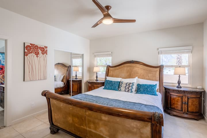 Луна: Спалня №3 със зашеметяващ пустинен пейзаж точно пред прозореца ви. ️