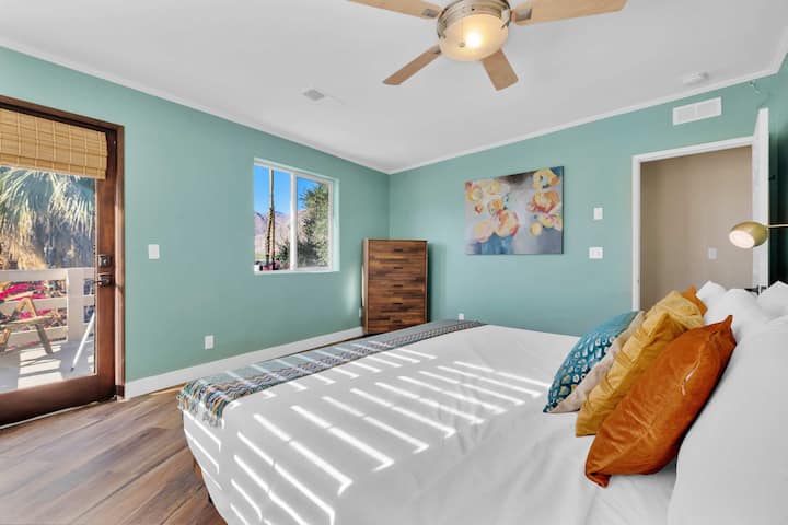 Starlit: Отпуснете се и презаредете - комфорт на суперголямо двойно легло със собствен балкон.️