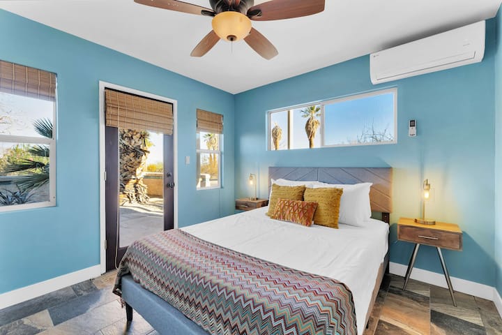 Starlit: Насладете се на най - доброто от двата свята в спалня №3, достъпна до предния вътрешен двор. Уютно двойно легло и собствена баня!