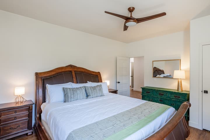 Луна: открийте спалня №6! Насладете се на спокойни нощи в просторно двойно легло king size, точно до спалня 5. ❤️