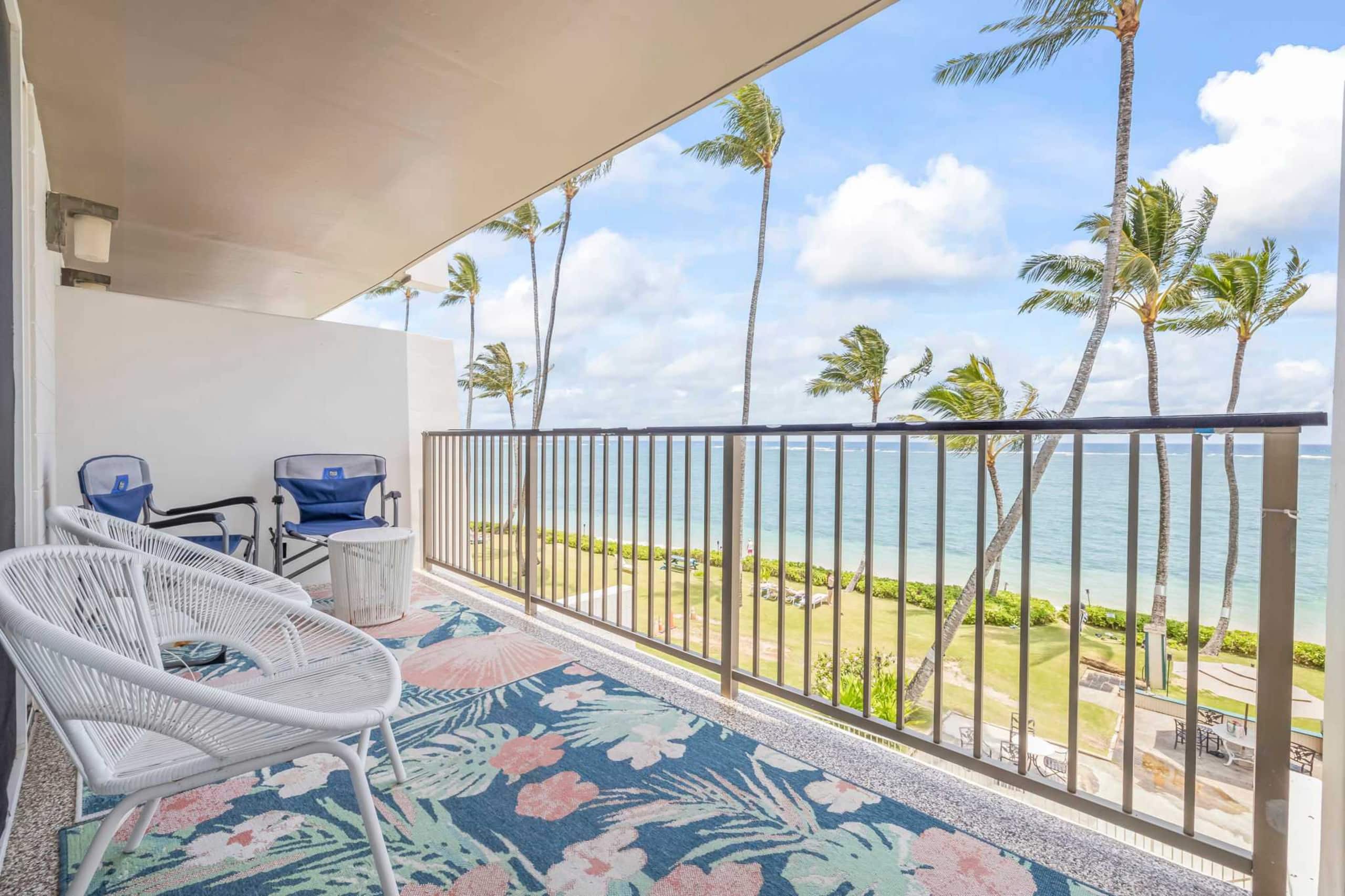Condo in Hauula · ★4.83 · 1 bedroom · 3 beds · 1 private bath - Image 2