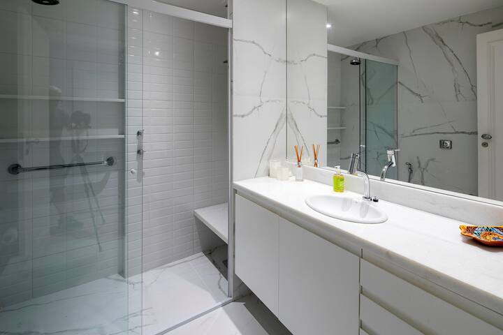 C06 Large family apt Copacabana gallery image 4