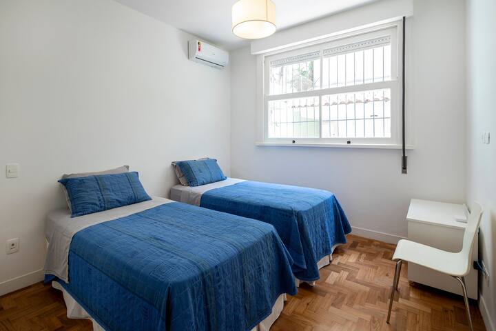 C06 Large family apt Copacabana gallery image 5