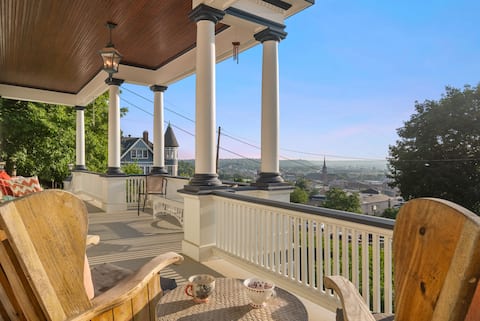 Dubuque's Front Porch: River Views/Victorian Charm