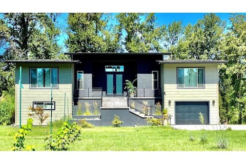 New Custom River Front Acreage 3-4 Bed 3.5 Bath