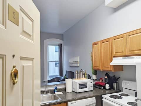 Tanner Bldg Apt 5 - Studio (Downtown)
