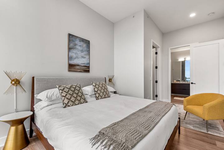 3 Penthouses, 1 Floor, Group Stay, Sleeps 21 gallery image 3