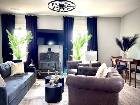 Spacious 7-Bedroom Home in Evanston