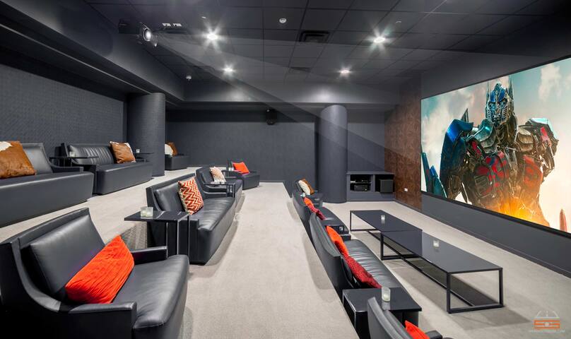 Spacious Penthouse Trio + Skyline Views for Groups gallery image 4