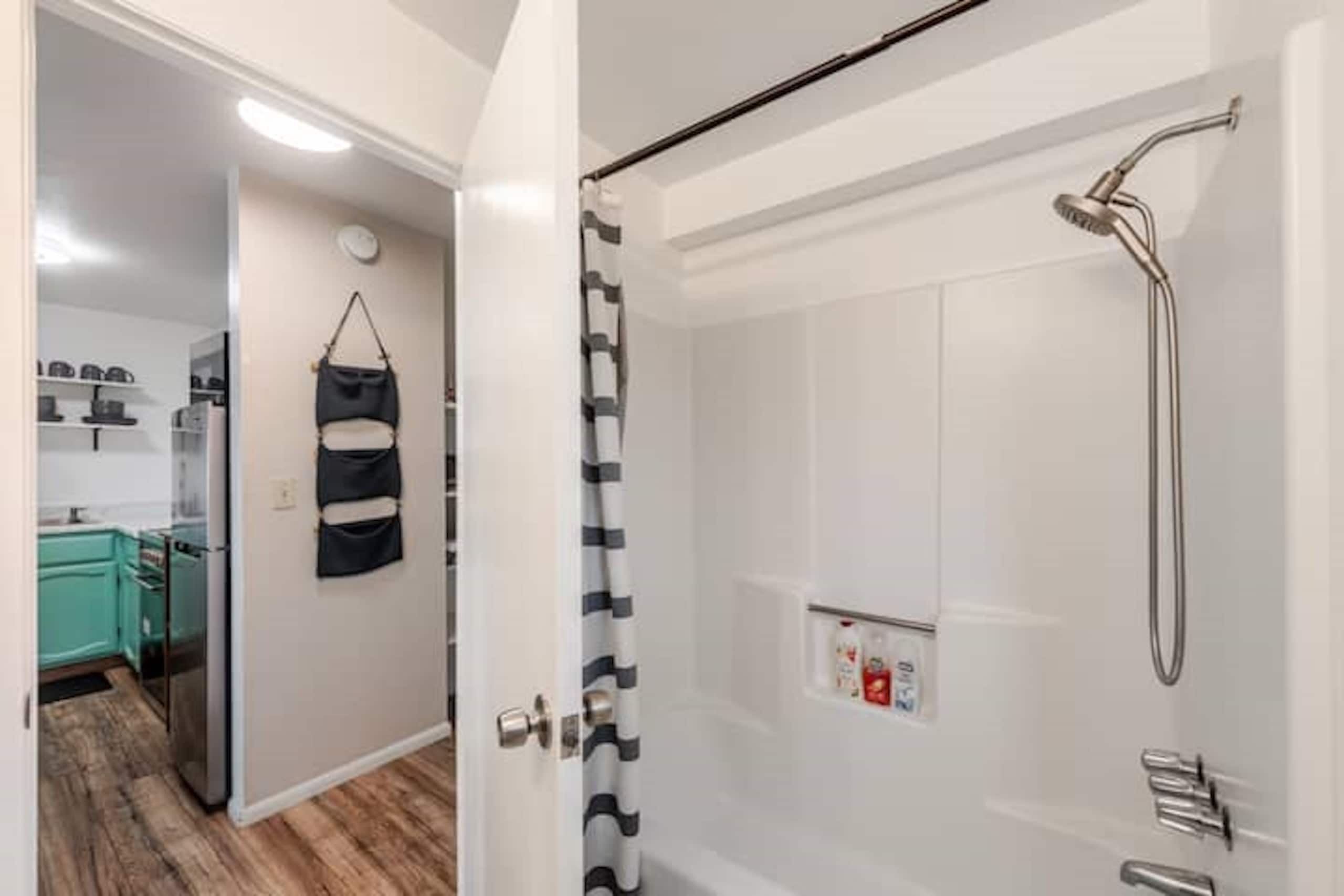 Guesthouse in Kailua-Kona · ★4.74 · 1 bedroom · 1 bed · 1 private bath - Image 16