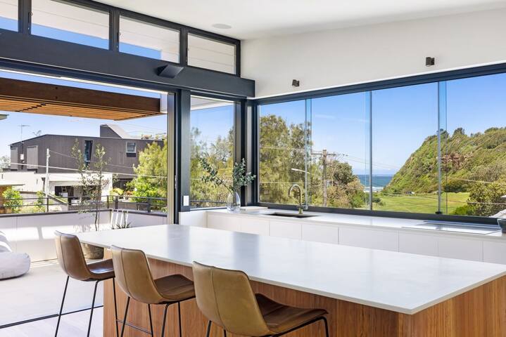 Beautiful Beach Home – Turimetta Beach Retreat gallery image 5