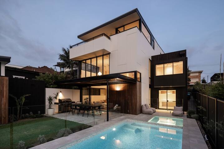 Beautiful Beach Home – Turimetta Beach Retreat gallery image 4