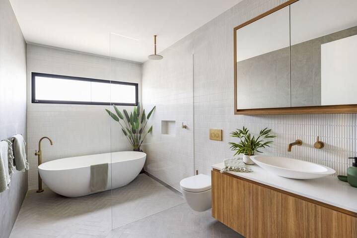 Beautiful Beach Home – Turimetta Beach Retreat gallery image 2