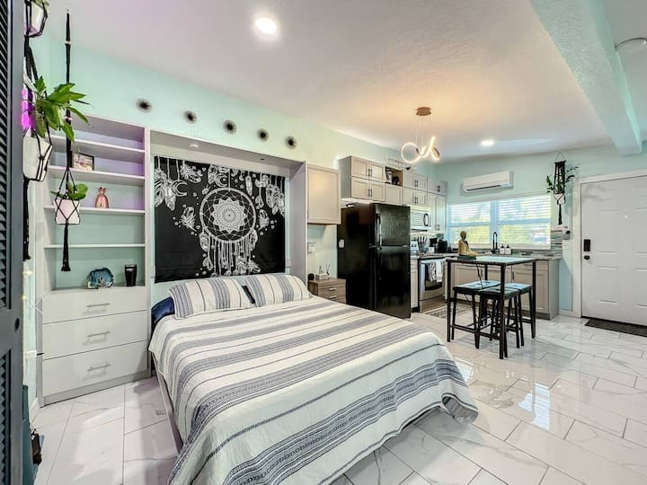 Studio| Wi-fi + Kitchen - Winter Park, FL