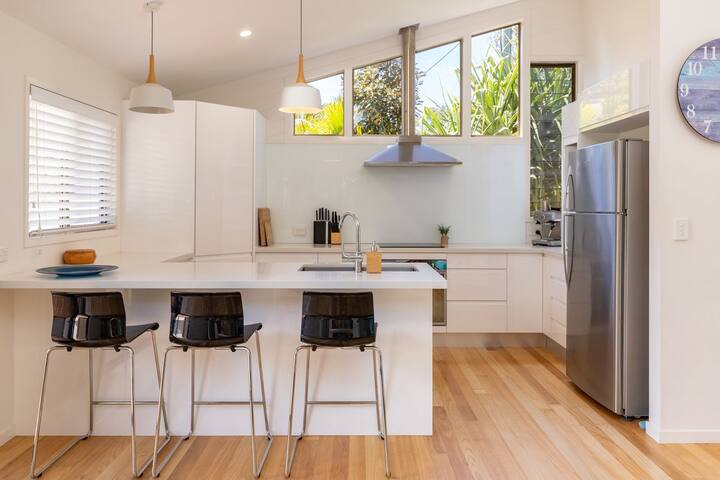 Shore Beats Work gallery image 5