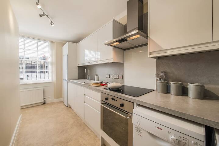 Stylish 2 Bed Belgravia Apartment – Ideal Location gallery image 3