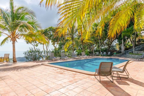 2 Bedroom Condo with Saltwater Pool & Great Views