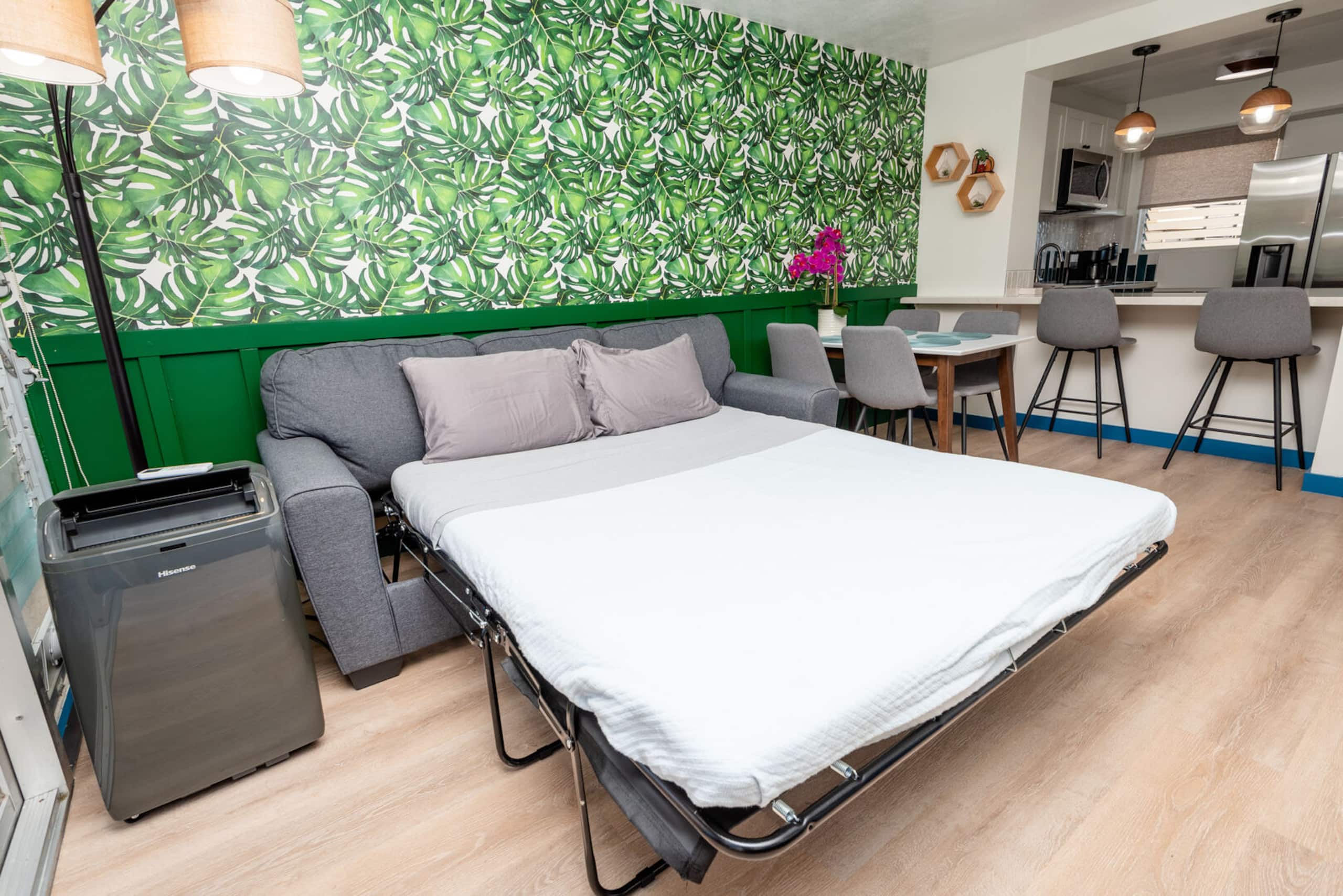 Condo in Honolulu · ★4.7 · 2 bedrooms · 3 beds · 1 bath - Image 25