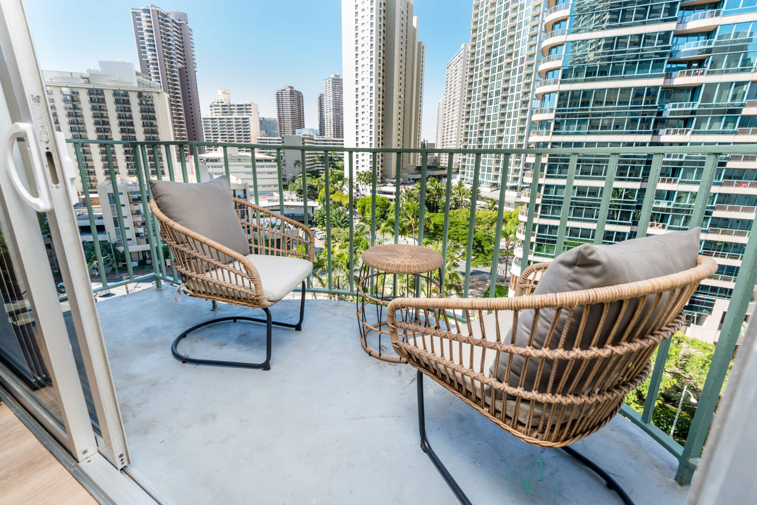 Condo in Honolulu · ★4.7 · 2 bedrooms · 3 beds · 1 bath - Image 19