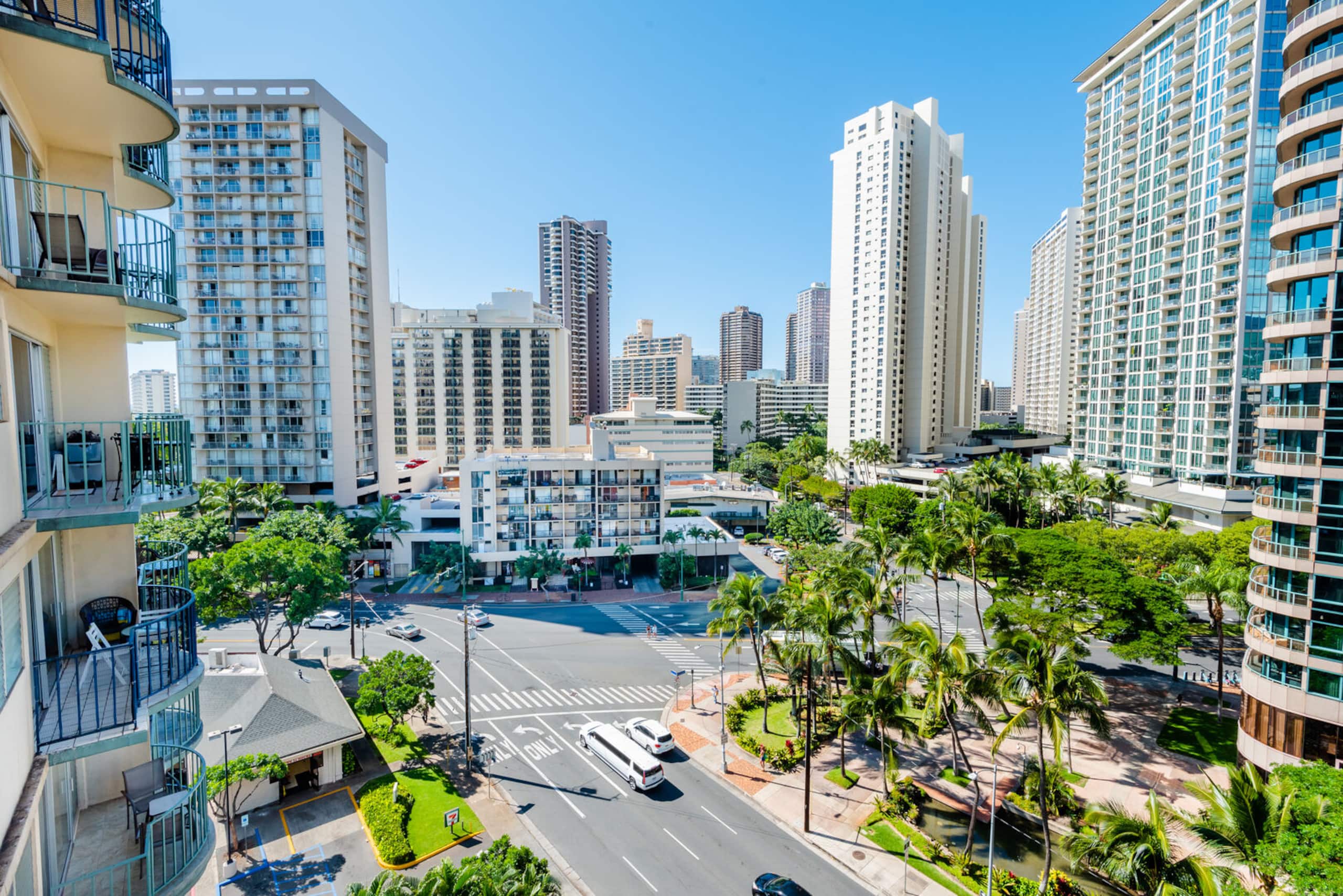 Condo in Honolulu · ★4.7 · 2 bedrooms · 3 beds · 1 bath - Image 29