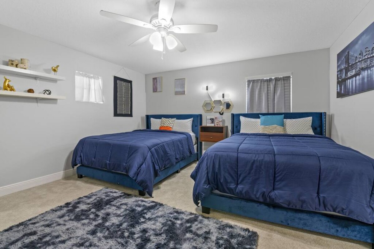 [Dhoma e gjumit #3] ~ 2 krevate dopio "Queen", televizor inteligjent, ventilator tavani, nuanca që errësojnë dhomën