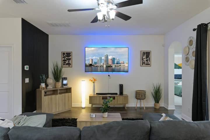 [Salotto] Smart TV da 75", Wi-Fi ad alta velocità gratuito, giochi da tavolo e materiali di lettura, altoparlante Bluetooth, aria condizionata centralizzata
