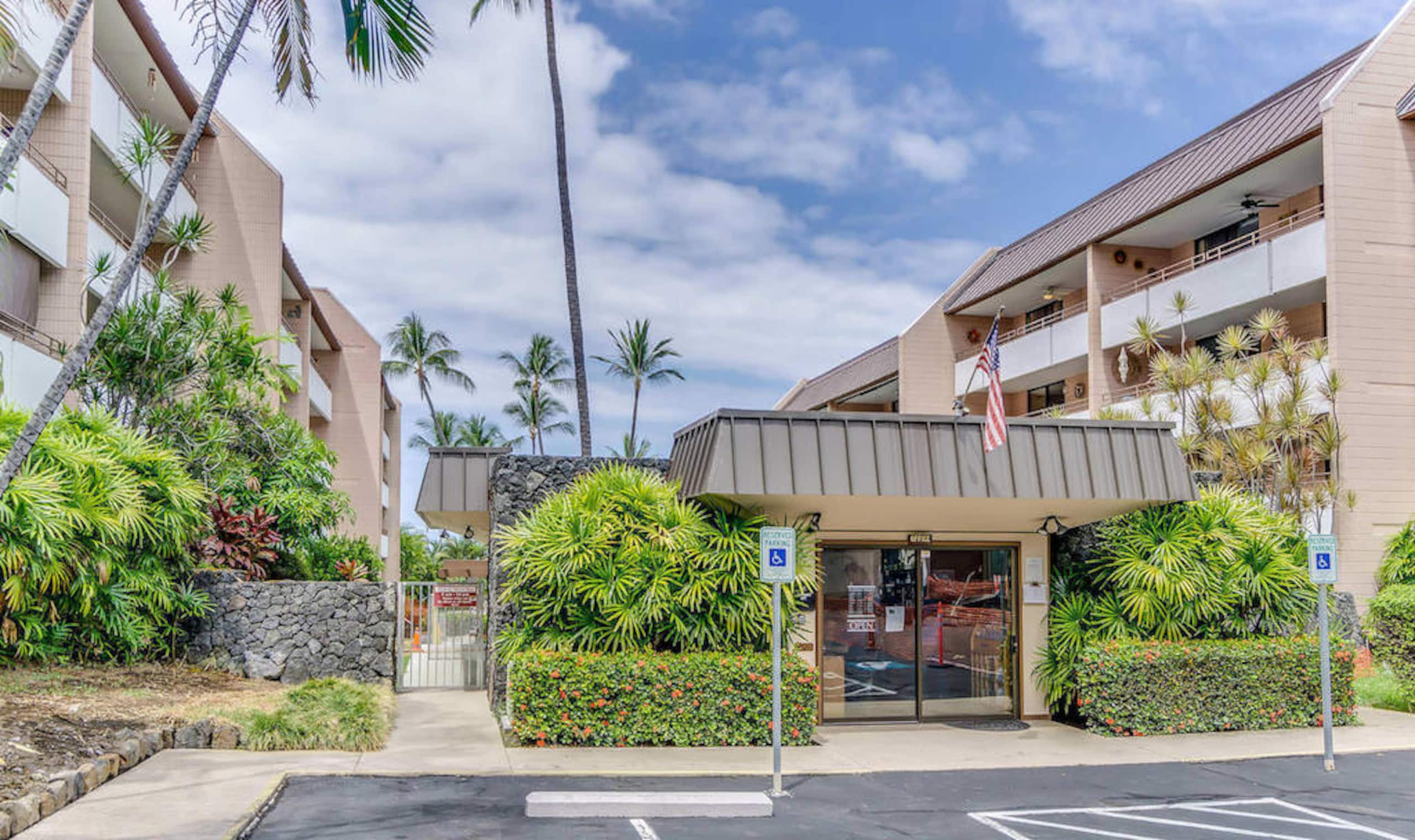 Condo in Kailua-Kona · ★4.6 · 2 bedrooms · 3 beds · 2 private baths - Image 8