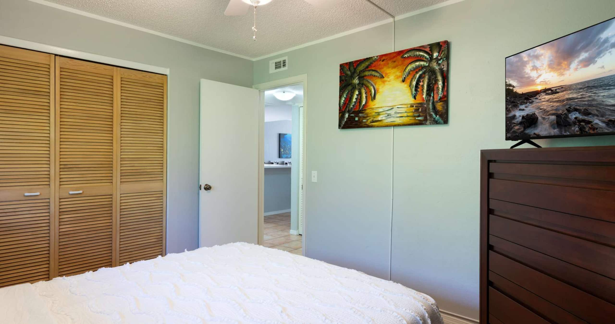 Condo in Kailua-Kona · ★4.6 · 2 bedrooms · 3 beds · 2 private baths - Image 19