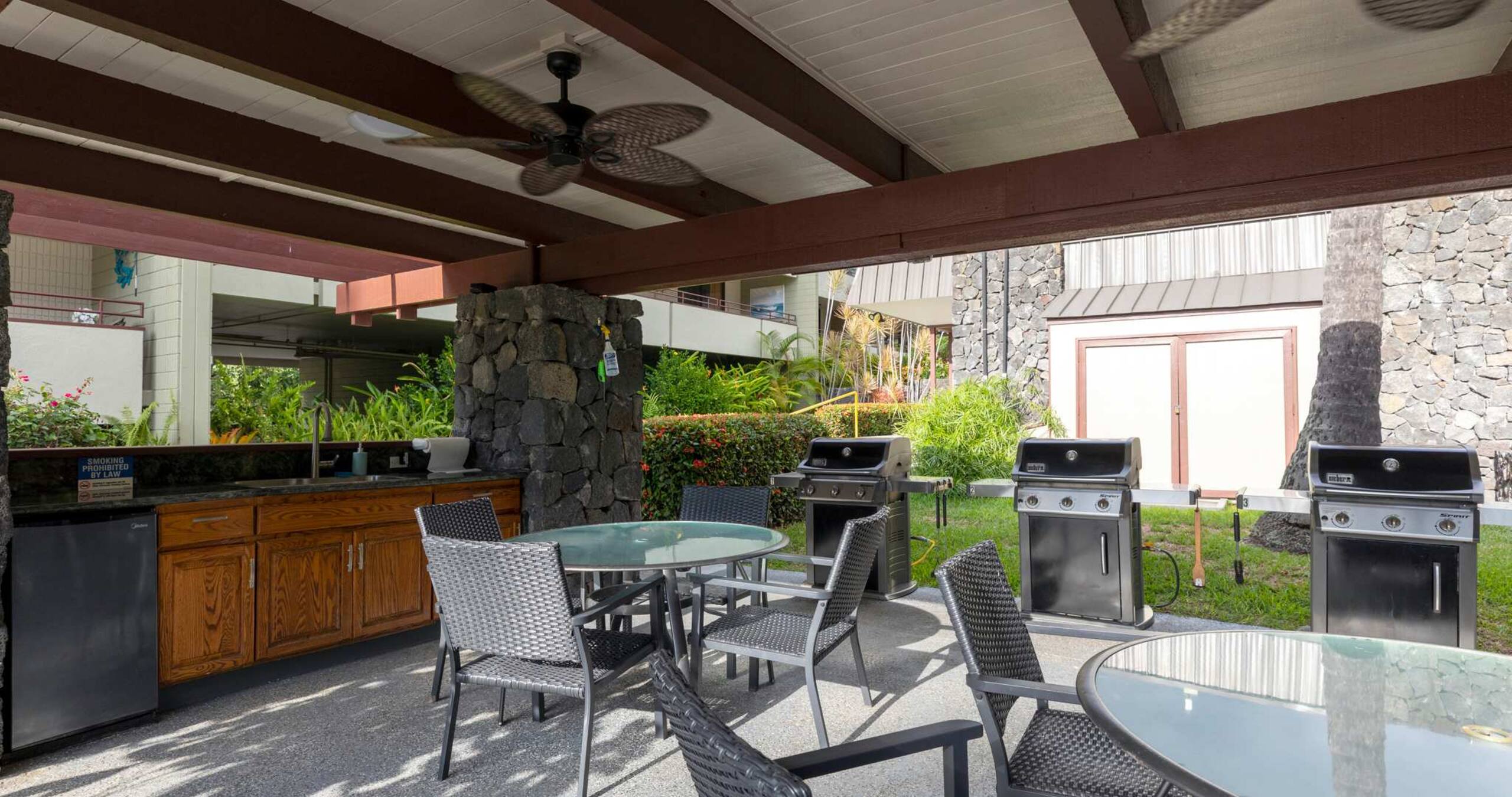 Condo in Kailua-Kona · ★4.6 · 2 bedrooms · 3 beds · 2 private baths - Image 11