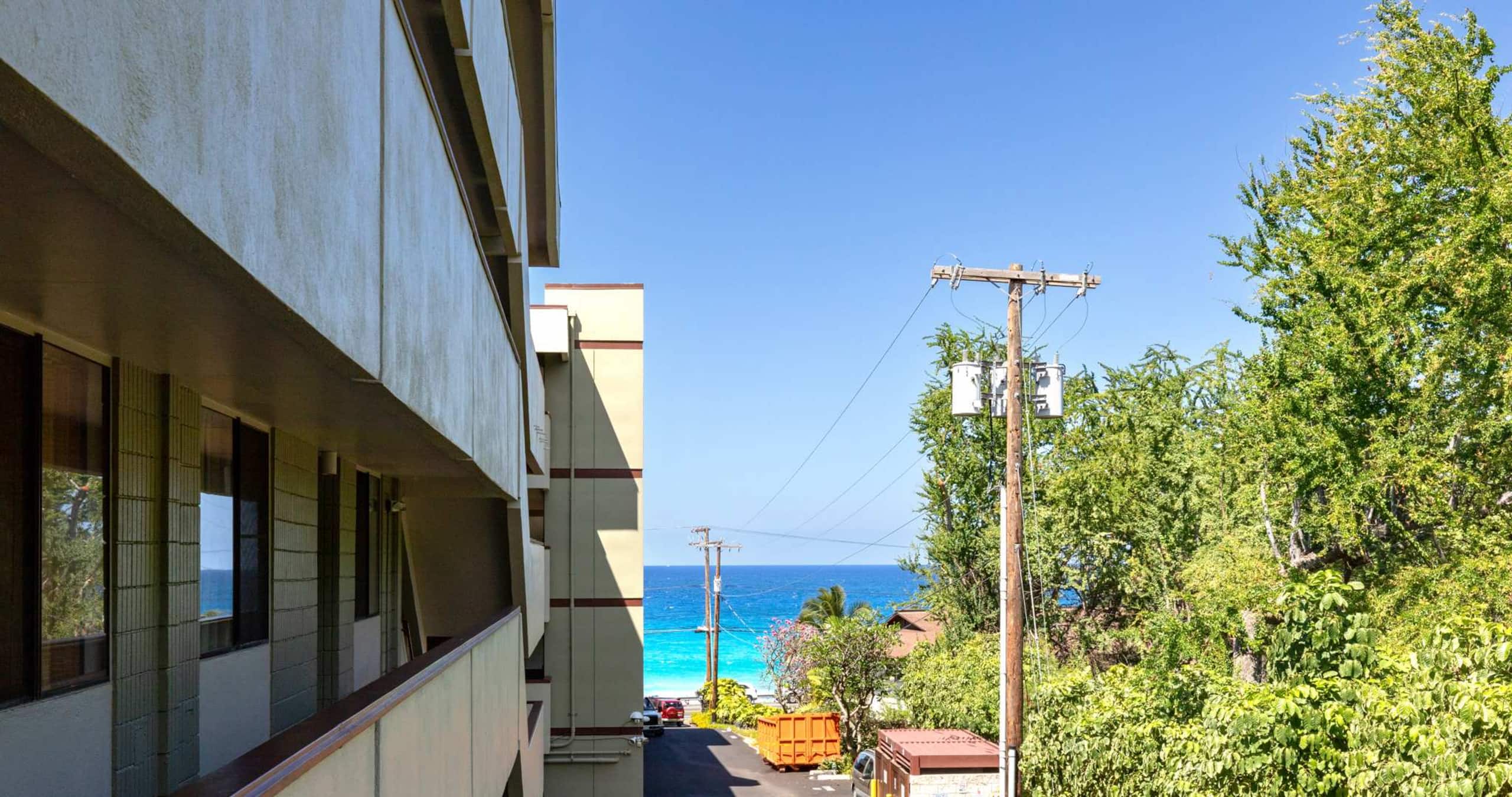 Condo in Kailua-Kona · ★4.6 · 2 bedrooms · 3 beds · 2 private baths - Image 26