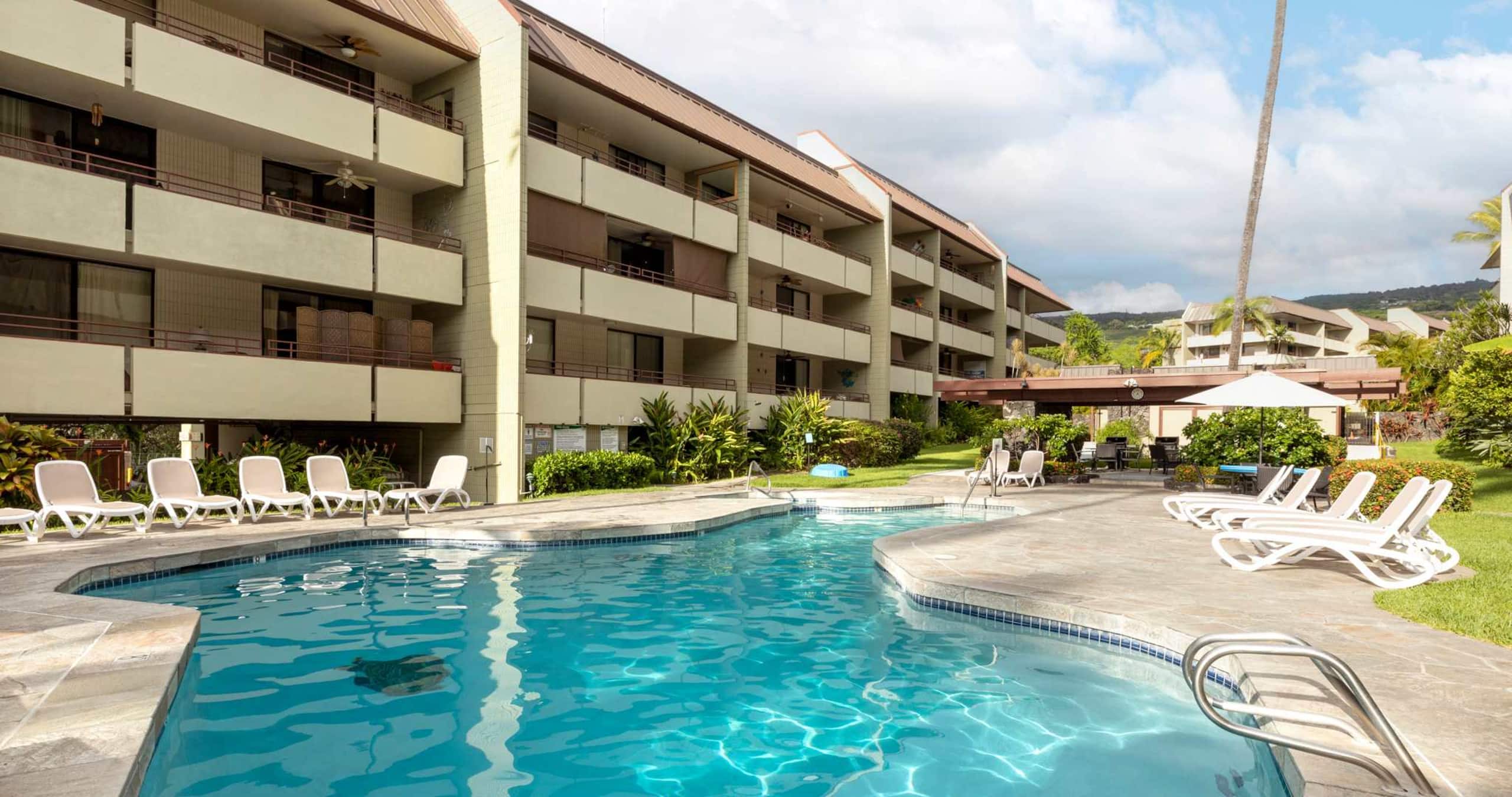 Condo in Kailua-Kona · ★4.6 · 2 bedrooms · 3 beds · 2 private baths - Image 3