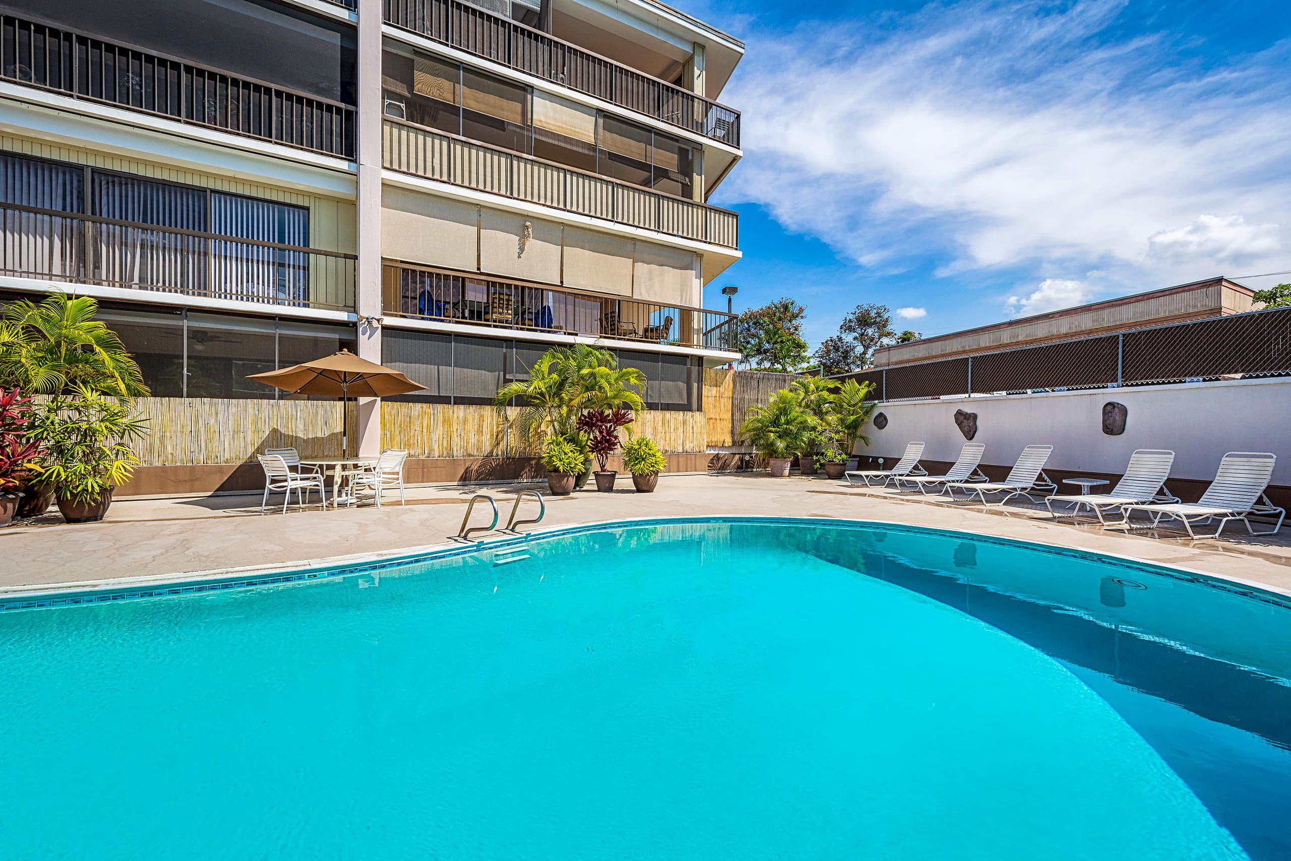 Condo in Kailua-Kona · ★4.77 · 1 bedroom · 2 beds · 1 private bath - Image 17