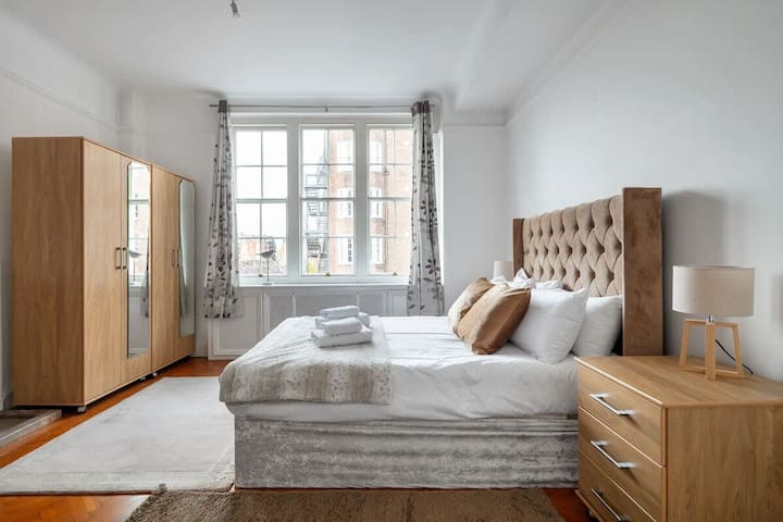 Queensway, London | Luxury Five-Bedroom Apartment