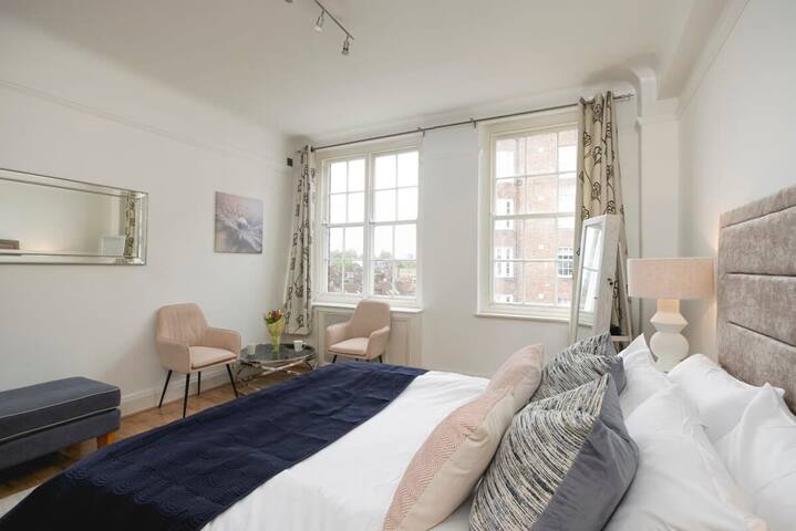Queensway, London | Luxury Five-Bedroom Apartment gallery image 5