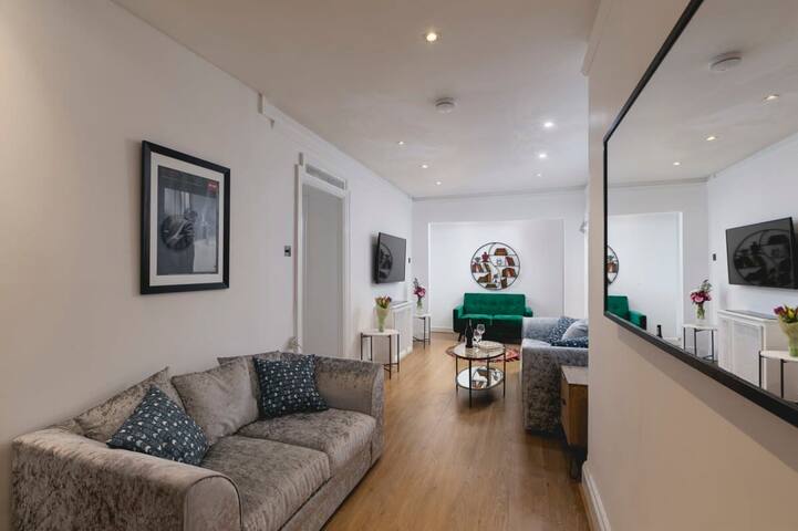 Queensway, London | Luxury Five-Bedroom Apartment gallery image 3