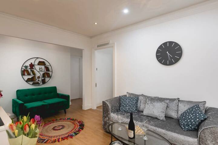 Queensway, London | Luxury Five-Bedroom Apartment gallery image 2