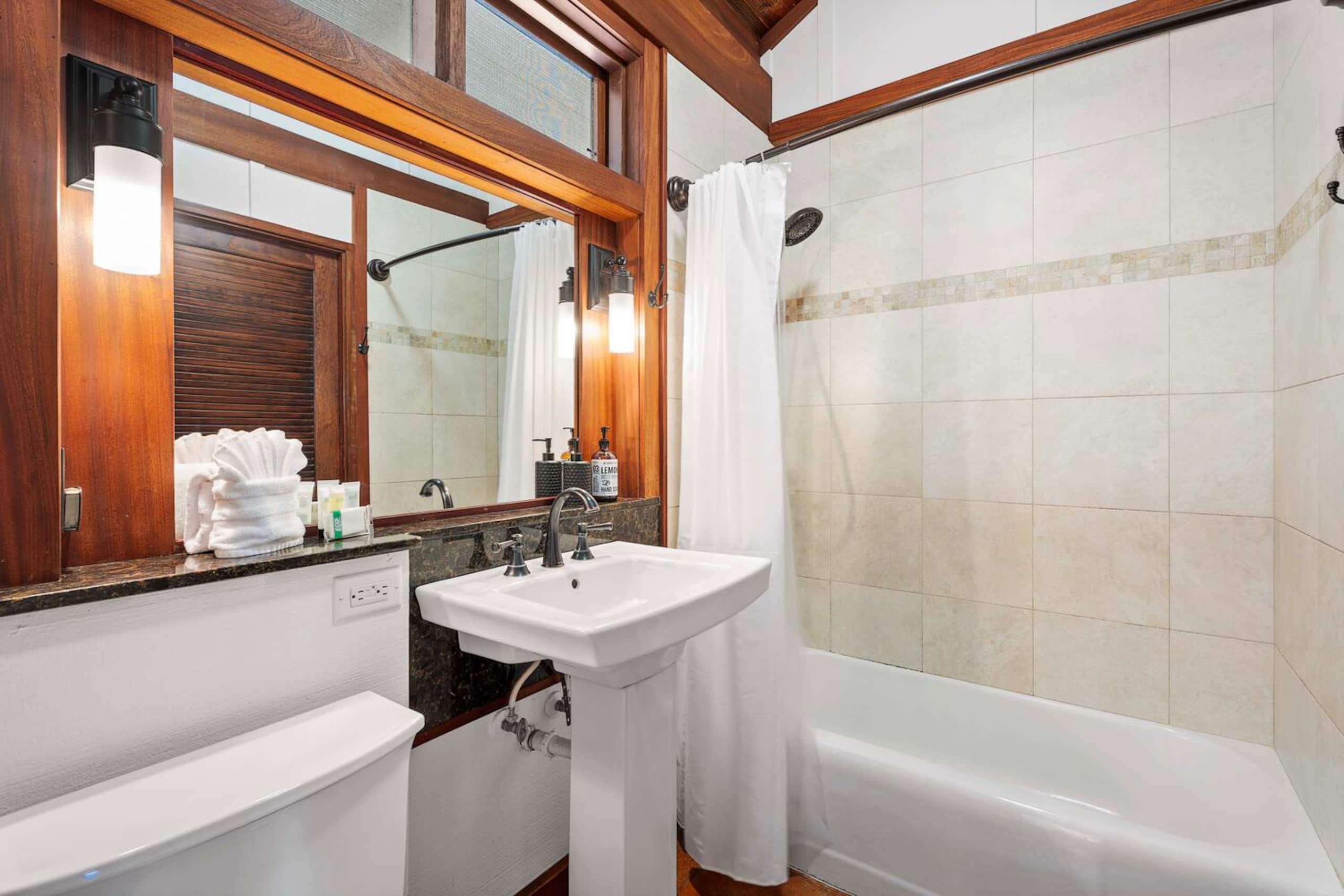 Home in Kailua-Kona · ★4.96 · 4 bedrooms · 5 beds · 3.5 baths - Image 25