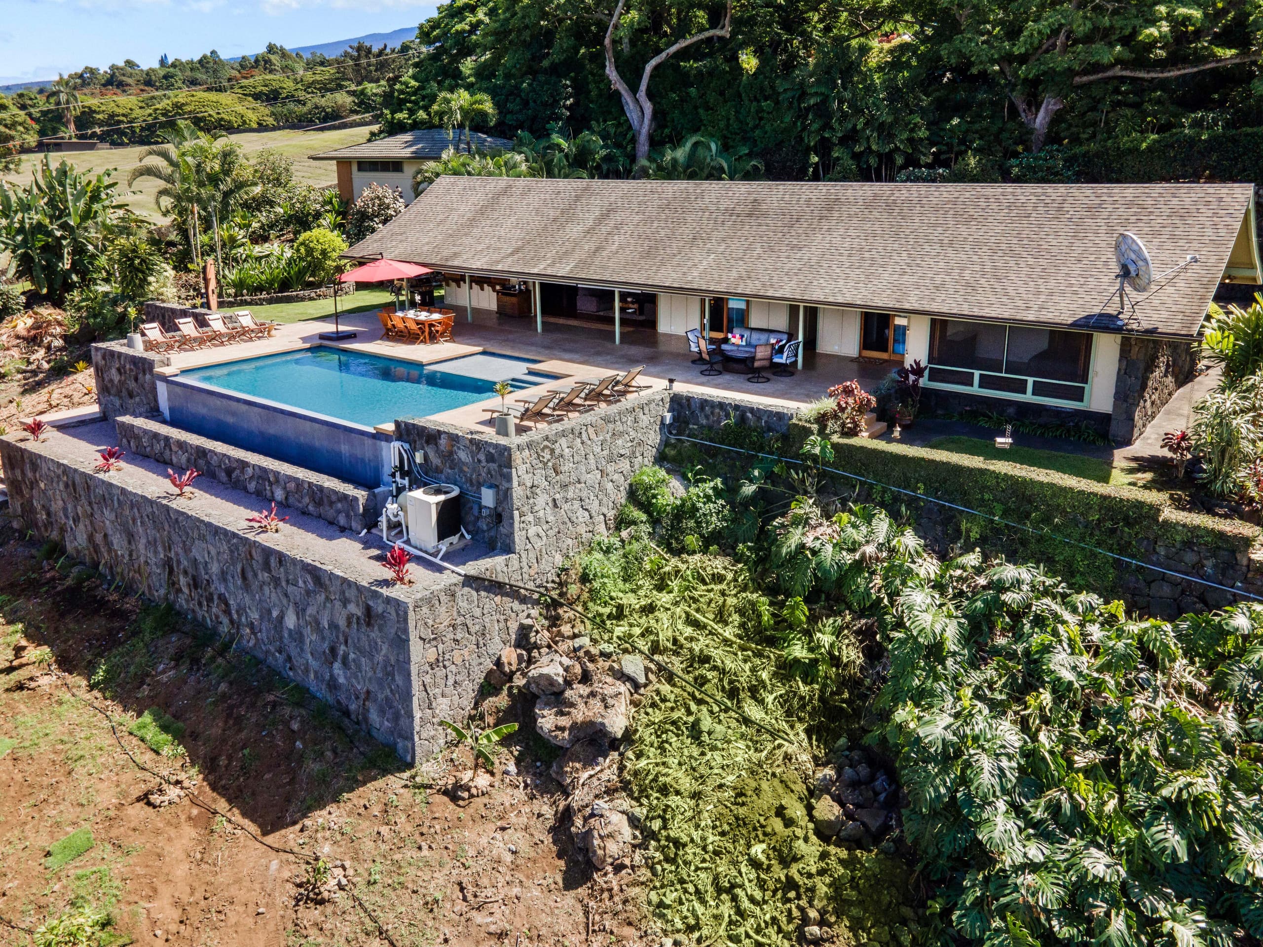Home in Kailua-Kona · ★4.96 · 4 bedrooms · 5 beds · 3.5 baths - Image 65