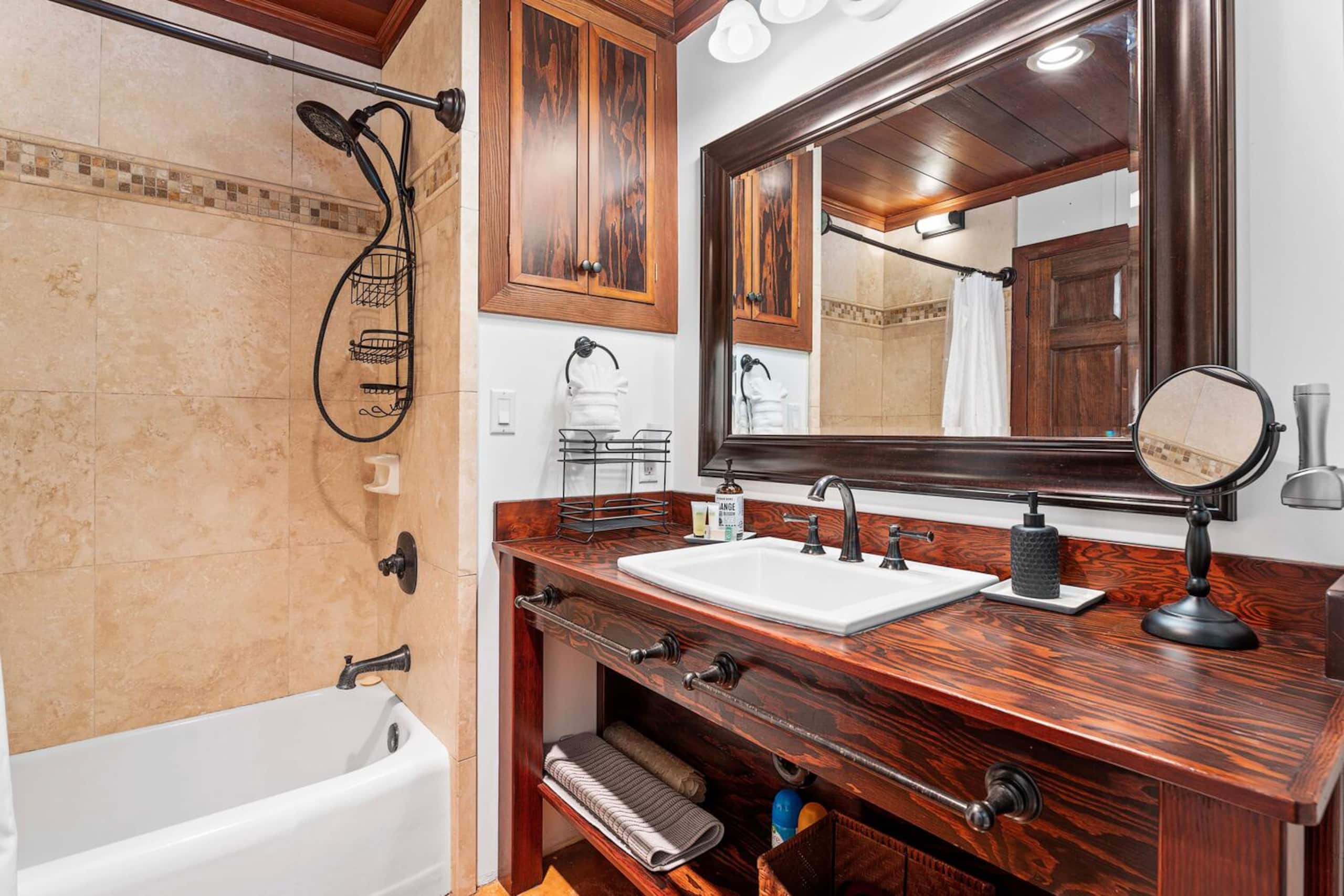 Home in Kailua-Kona · ★4.96 · 4 bedrooms · 5 beds · 3.5 baths - Image 20