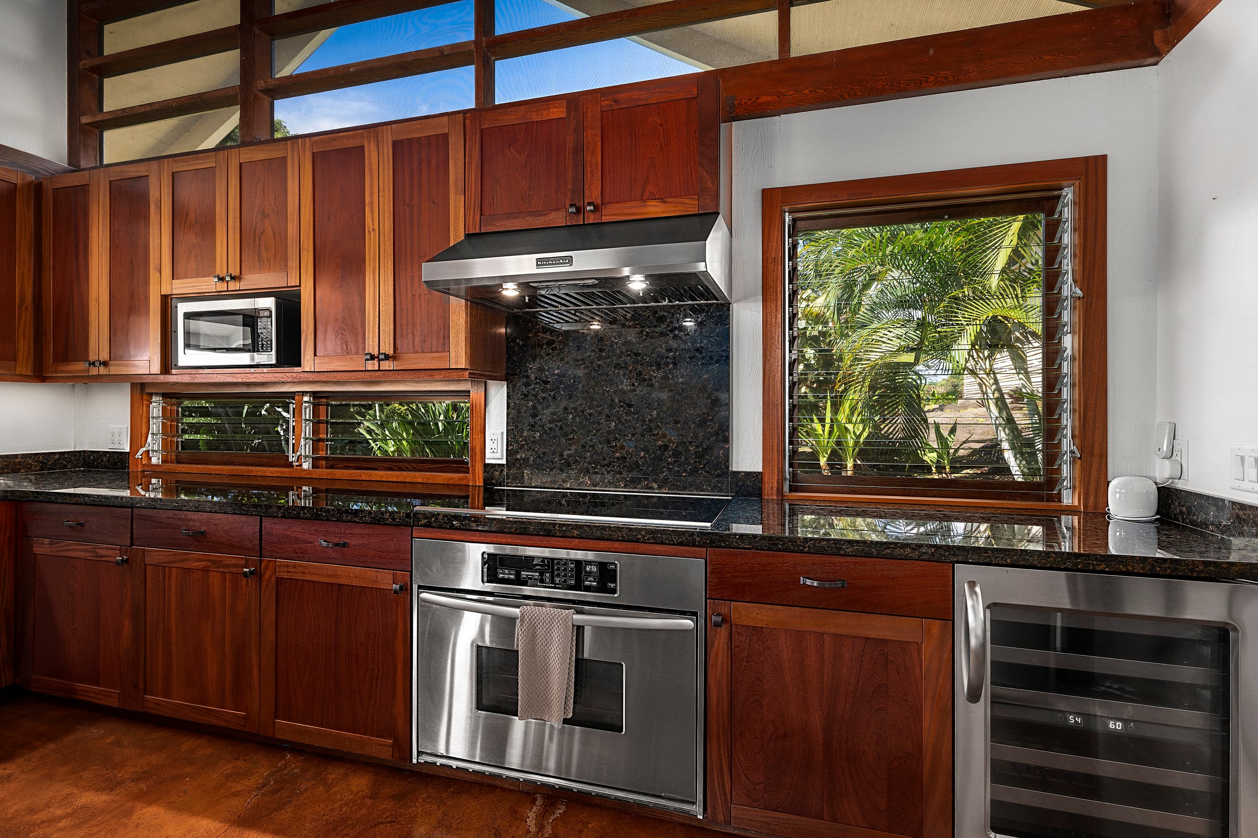 Home in Kailua-Kona · ★4.96 · 4 bedrooms · 5 beds · 3.5 baths - Image 8