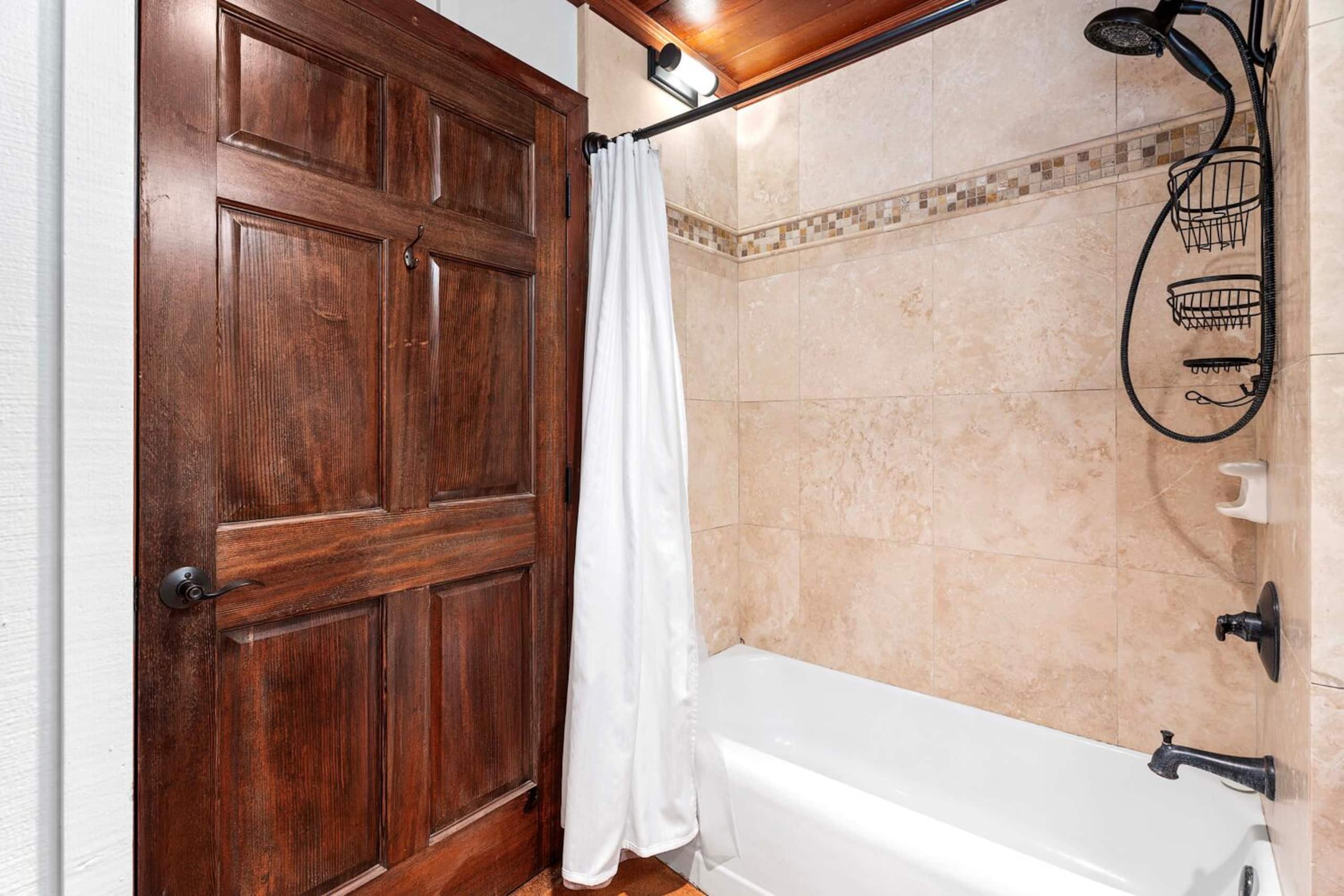 Home in Kailua-Kona · ★4.96 · 4 bedrooms · 5 beds · 3.5 baths - Image 21