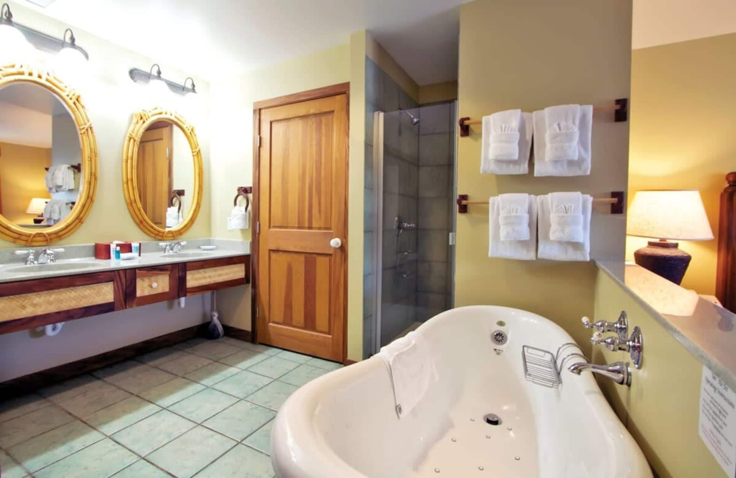 Condo in Kailua-Kona · ★4.88 · 2 bedrooms · 3 beds · 2 private baths - Image 27