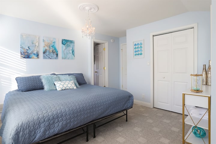 King Size Bed in Master with attached ensuite bathroom