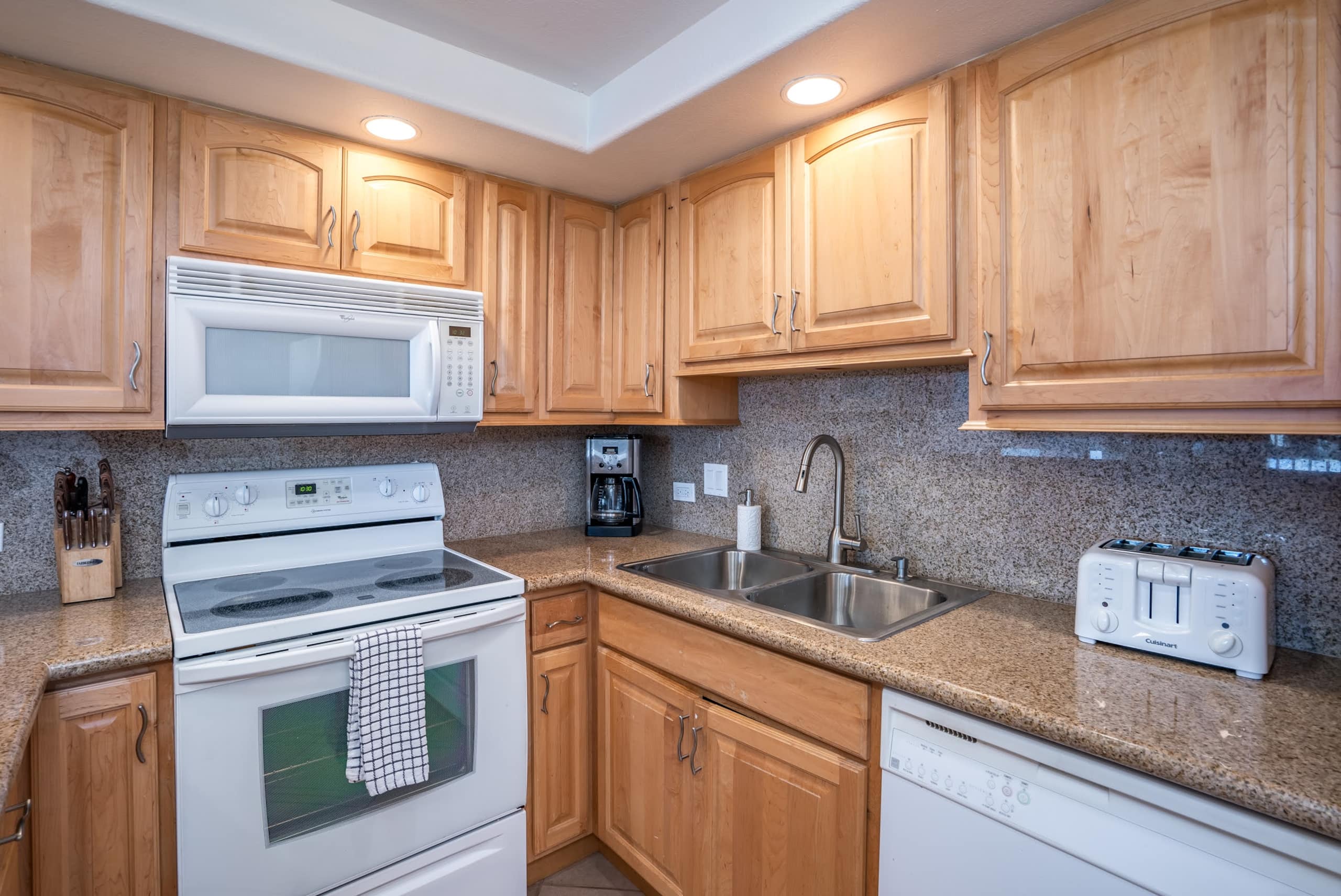 Condo in Kihei · ★4.6 · 2 bedrooms · 3 beds · 2 shared baths - Image 13