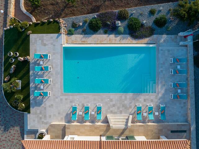 exclusive luxury villa monte pompilio gallery image 2