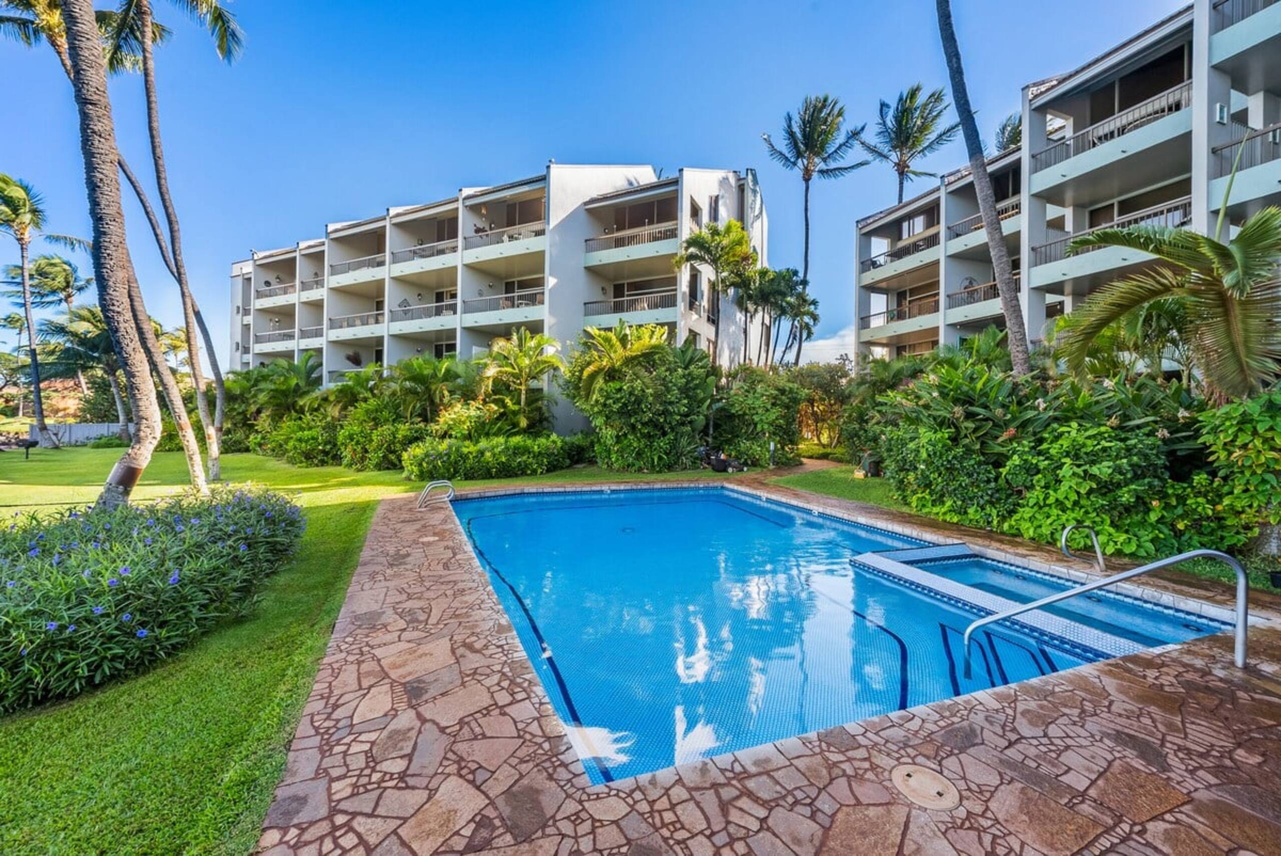 Condo in Lahaina · ★4.64 · 2 bedrooms · 2 beds · 2 baths - Image 32